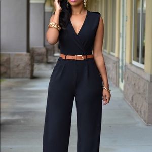 Belted and sleeveless jumpsuit.